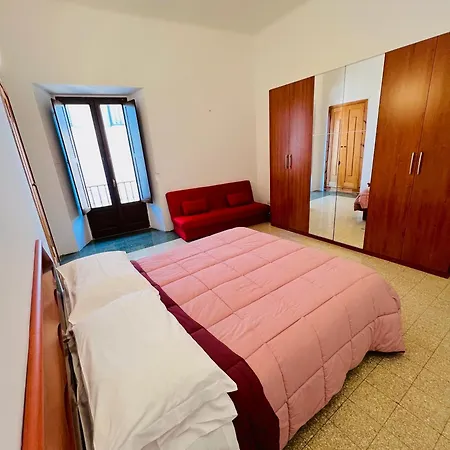 Regina D’aragona *